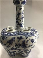 Lot 1020 - A PAIR OF 20TH CENTURY CHINESE BLUE AND WHITE VASES