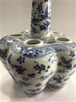 Lot 1020 - A PAIR OF 20TH CENTURY CHINESE BLUE AND WHITE VASES