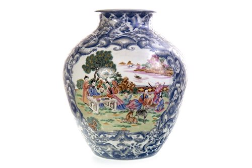 Lot 956 - A 20TH CENTURY CHINESE VASE