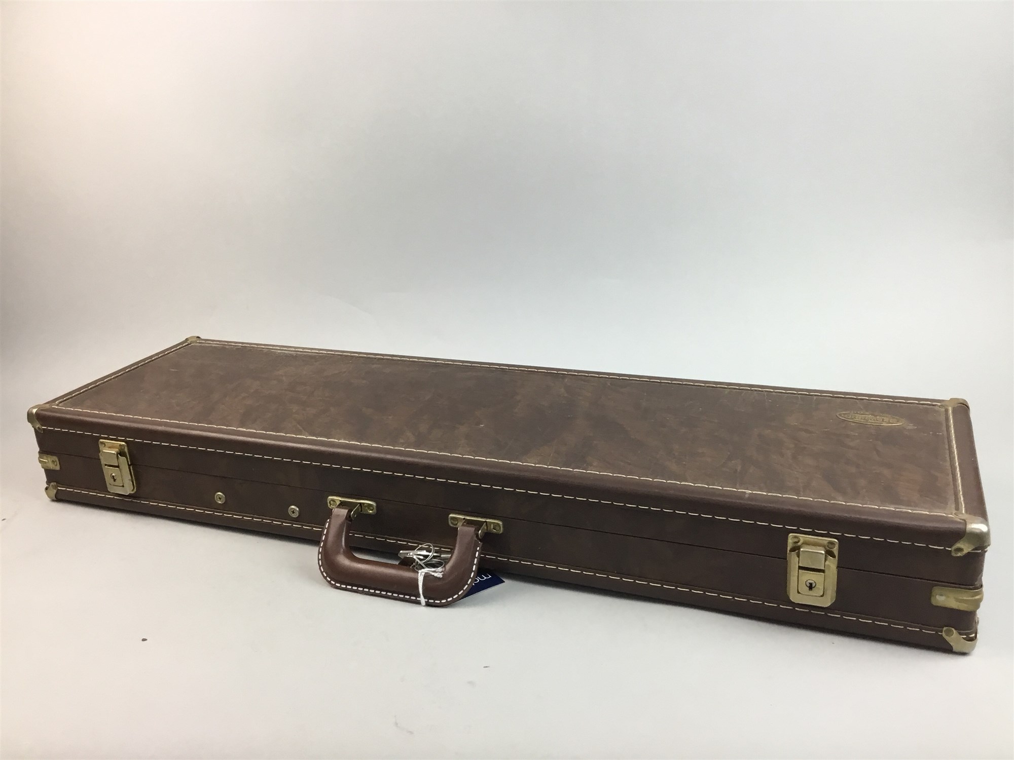 Lot 199 A LAND ROVER DOUBLE SHOT GUN CASE AND A