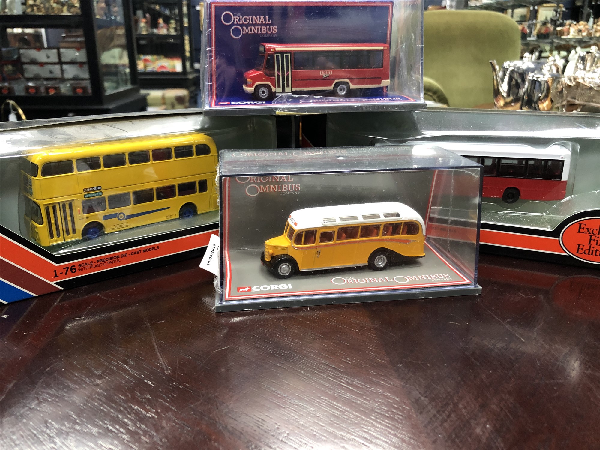 Lot 176 - A GROUP OF CORGI AND DIE-CAST BUSES