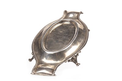 Lot 812 - AN EDWARDIAN SILVER STAND
