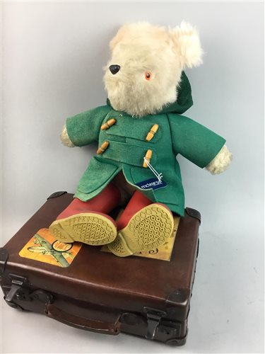 Lot 193 - A TEDDY BEAR, MINIATURE CASE AND DOLLS OF THE WORLD
