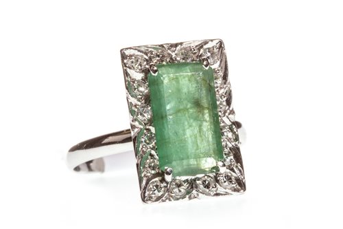 Lot 15 - A MID 20TH CENTURY GREEN GEM AND DIAMOND RING