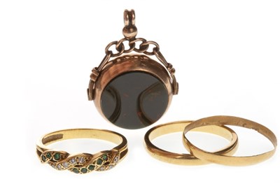 Lot 126 - THREE GOLD RINGS AND A GOLD MOUNTED SWIVEL FOB