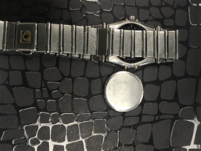 Lot 829 - A LADY'S OMEGA CONSTELLATION WATCH