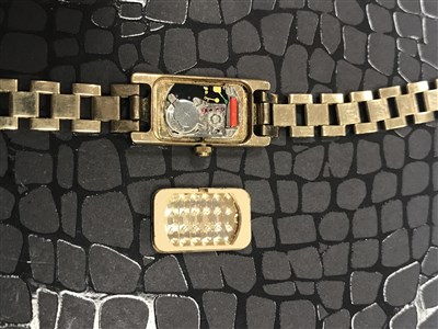Lot 857 - A LADY'S SOVEREIGN WRIST WATCH