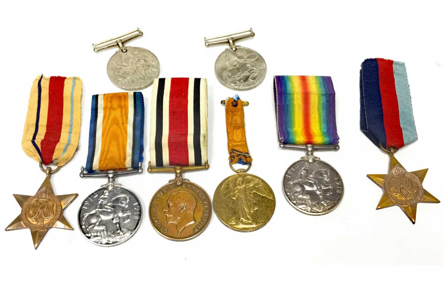 Lot 808 - A COLLECTION OF WWI AND WWII MEDALS