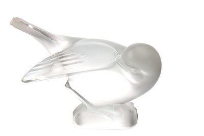 Lot 1202 - A LALIQUE OPALESCENT GLASS FIGURE OF A BIRD