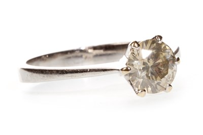 Lot 236 - A DIAMOND SOLITAIRE RING
