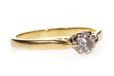 Lot 244 - A DIAMOND SOLITAIRE RING