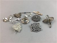 Lot 9 - A SCOTTISH BROOCH AND A COLLECTION OF OTHER BROOCHES