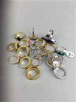 Lot 8 - A LOT OF COSTUME RINGS
