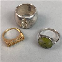 Lot 20 - A LOT OF SILVER AND OTHER RINGS