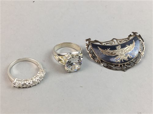 Lot 11 - A LOT OF PASTE SET RINGS AND A GROUP OF BROOCHES