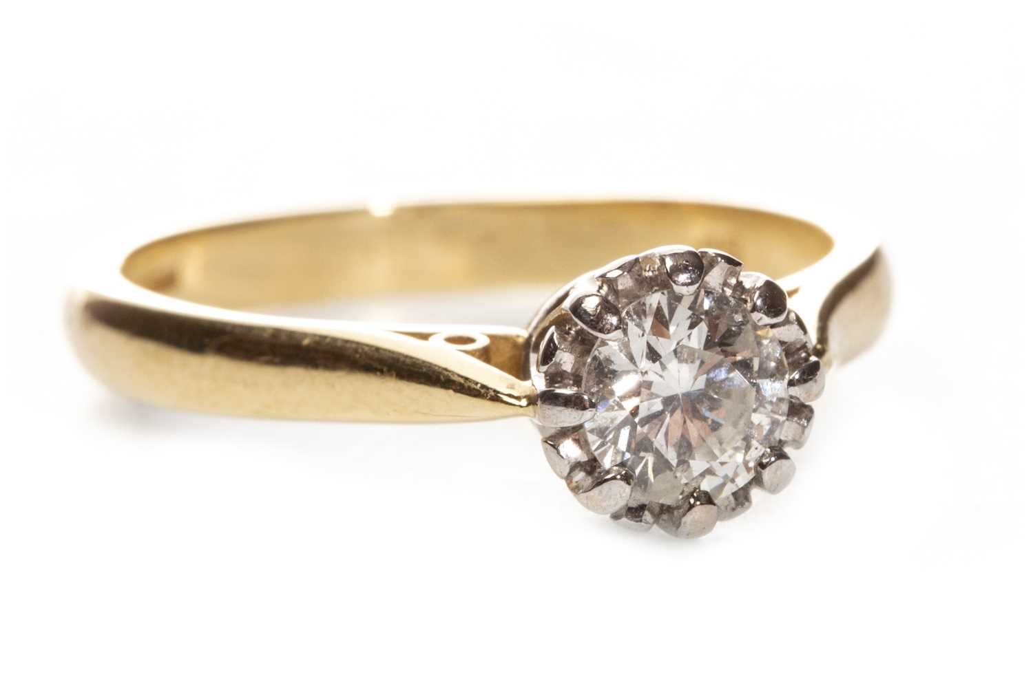 Lot 230 - A DIAMOND SOLITAIRE RING
