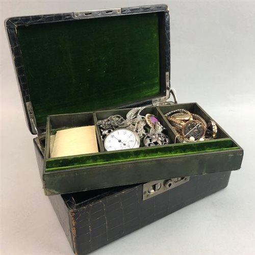 Lot 33 - A COLLECTION OF GOLD WATCHES, GOLD JEWELLERY AND COSTUME JEWELLERY