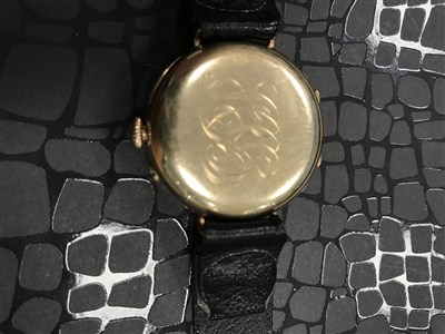 Lot 839 - A GENTLEMAN'S EARLY 20TH CENTURY GOLD WATCH
