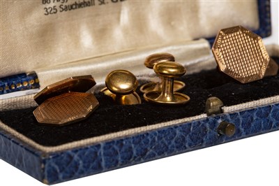 Lot 193 - A SET OF CUFF LINKS AND STUDS