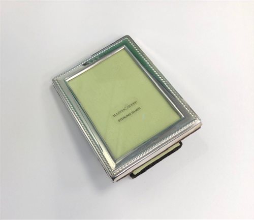 Lot 58 - A MAPPIN & WEBB SILVER PHOTOGRAPH FRAME