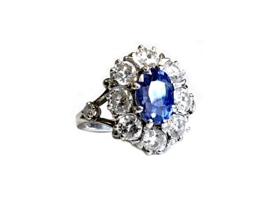 Lot 2 - AN IMPRESSIVE CERTIFICATED NATURAL SAPPHIRE AND DIAMOND CLUSTER RING