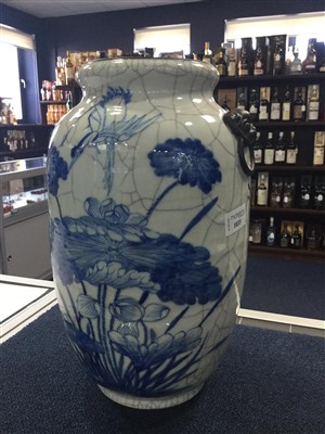 Lot 1033 - A CHINESE BLUE AND WHITE VASE