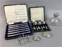 Lot 282 - A SET OF SILVER TEASPOONS, OTHER CUTLERY AND SILVER PLATED ITEMS