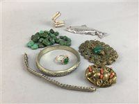 Lot 204 - A COLLECTION OF COSTUME JEWELLERY AND WATCHES