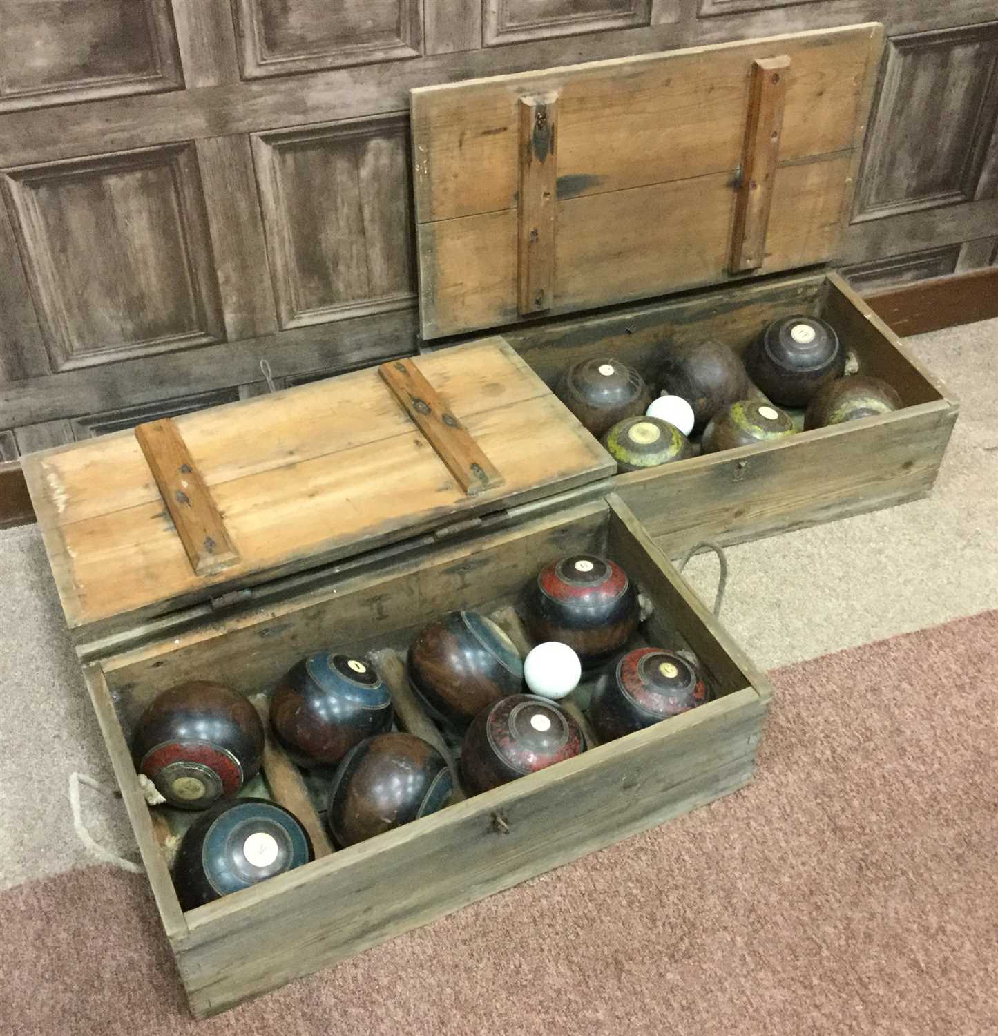 Lot 1902 - A LOT OF TWO BOXES OF LAWN BOWLS