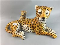 Lot 367 - A LARGE FIGURE GROUP OF LEOPARD AND CUB AND A GLASS DOLPHIN