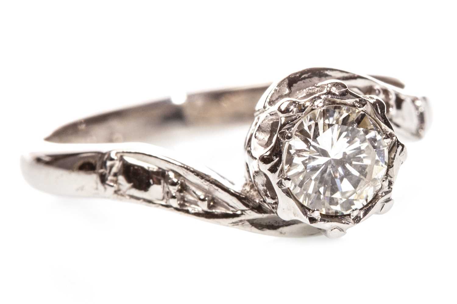 Lot 57 - A DIAMOND SOLITAIRE RING