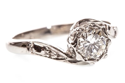 Lot 57 - A DIAMOND SOLITAIRE RING