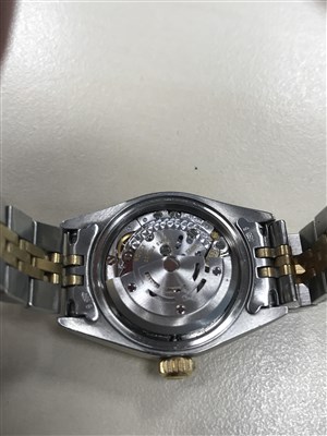 Lot 766 - A LADY'S ROLEX OYSTER DATEJUST WATCH