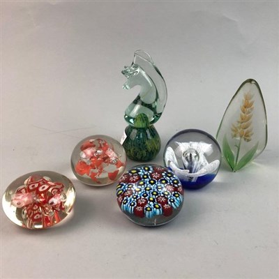 Lot 23 - A COLLECTION OF PAPERWEIGHTS