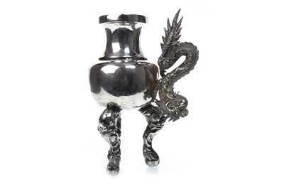 Lot 1048 - A CHINESE SILVER VASE