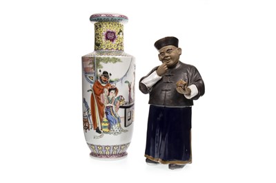 Lot 1053 - AN EARLY 20TH CENTURY CHINESE VASE AND A FIGURE