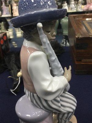 Lot 48 - A LOT OF FIVE LLADRO FIGURES TO FORM A BAND