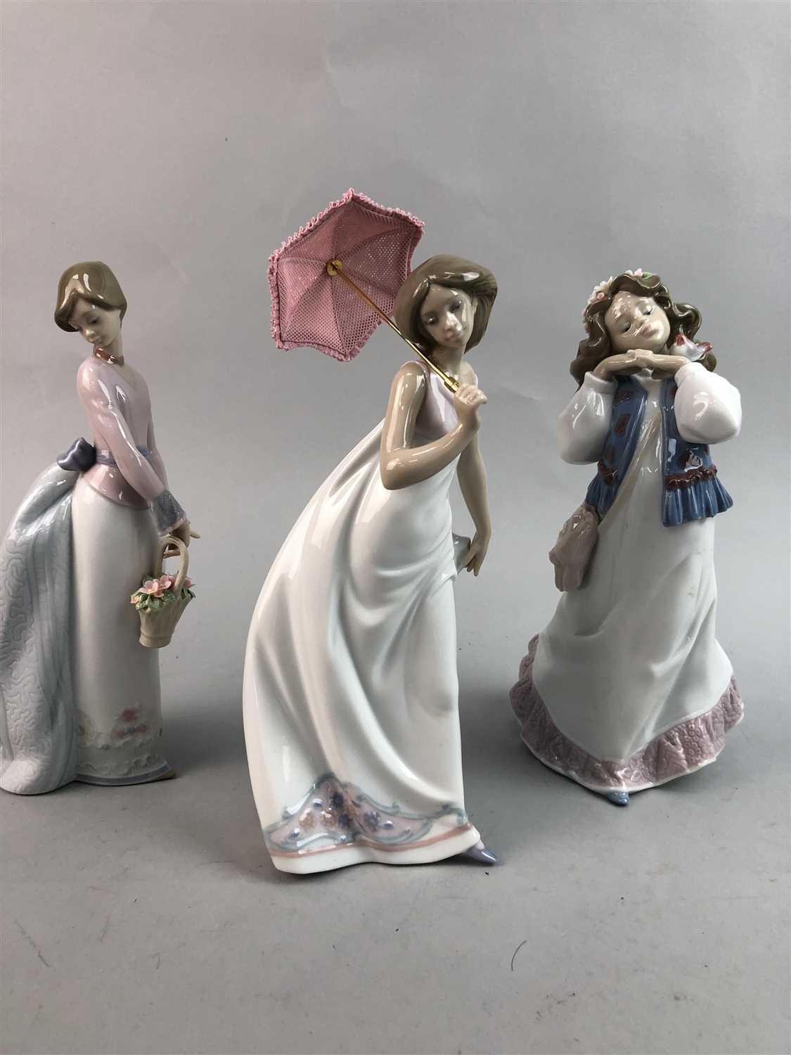 Lot 43 - A LOT OF FOUR VARIOUS LLADRO FIGURES