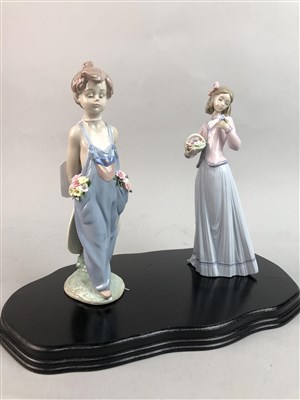 Lot 77 - SIX LLADRO FIGURES AND FIGURE GROUPS