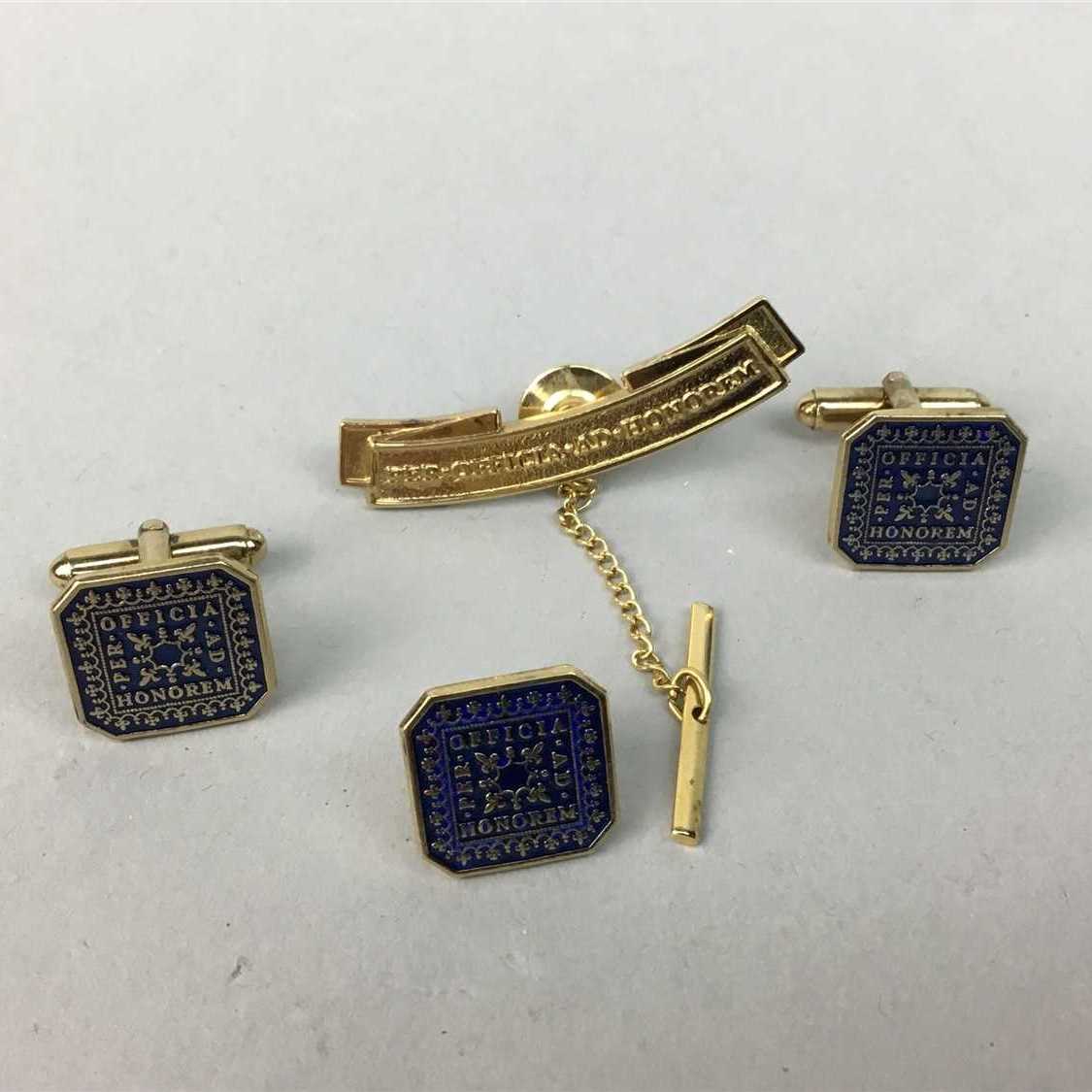 Lot 86 - A PAIR OF GOLD PLATED SILVER MASONIC CUFFLINKS AND OTHER JEWELLERY