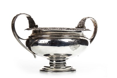 Lot 836 - AN EARLY 19TH CENTURY SILVER TWIN HANDLED DISH