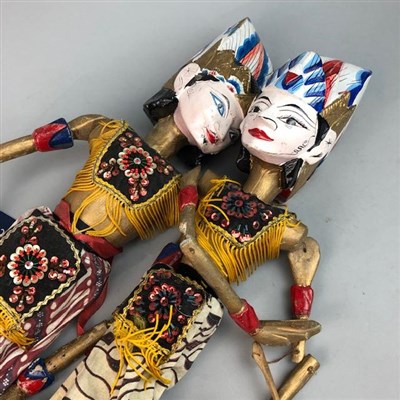 Lot 294 - A PAIR OF SOUTH AMERICAN FIGURE PUPPETS