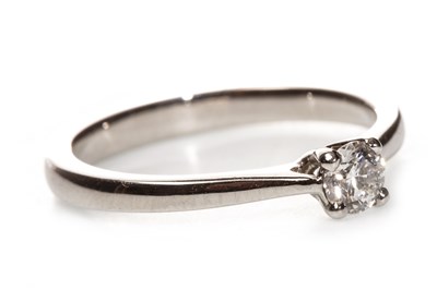 Lot 25 - A CERTIFICATED DIAMOND SOLITAIRE RING
