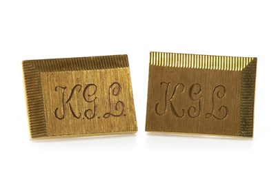 Lot 68 - A PAIR OF CUFF LINKS