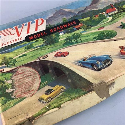 Lot 354 - A VIP ELECTRIC MODEL ROADWAYS, HORNBY DUBLO TRAIN SET AND OTHER ACCESSORIES