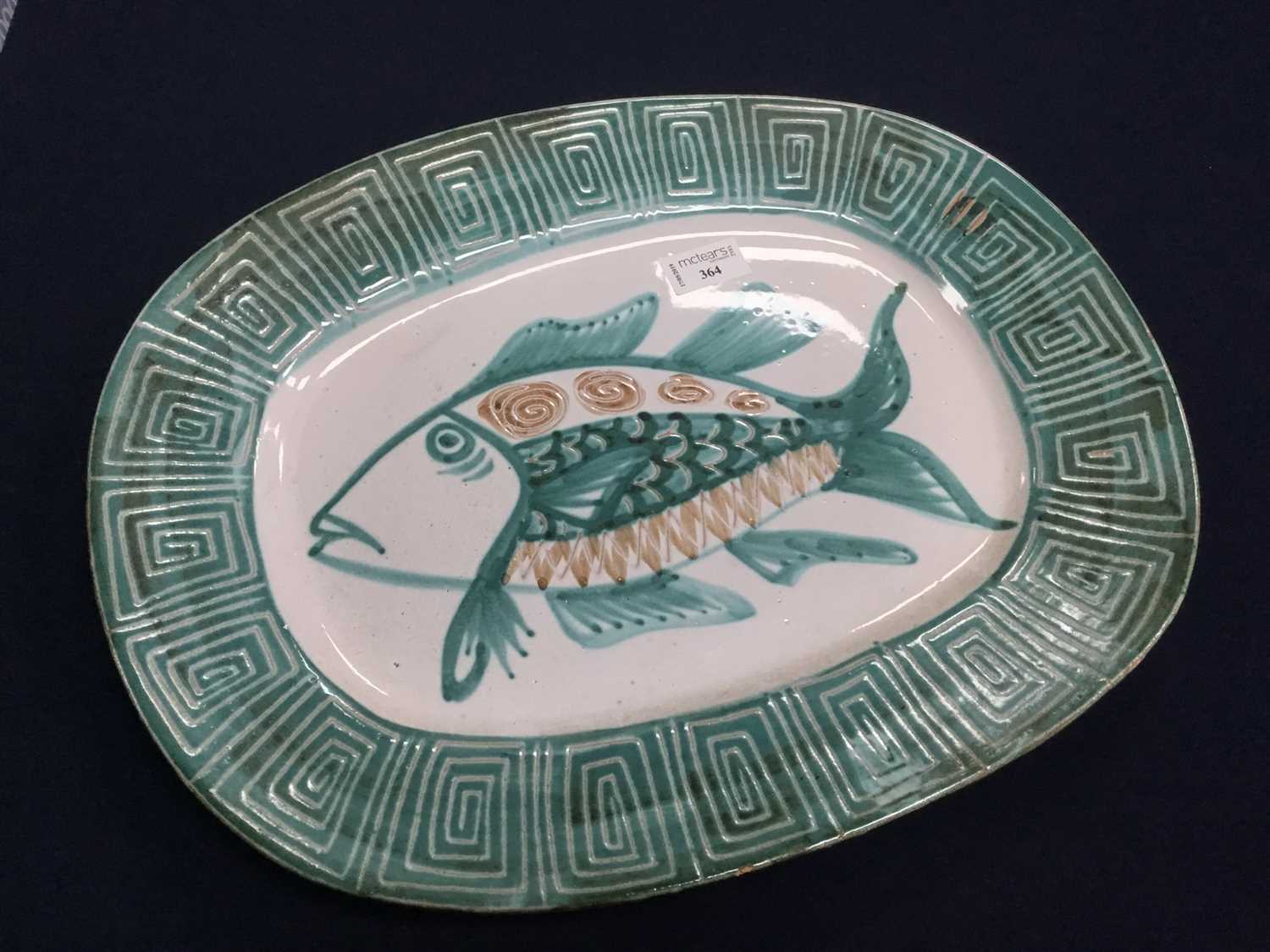 Lot 364 - AN OBLONG FISH PLATTER