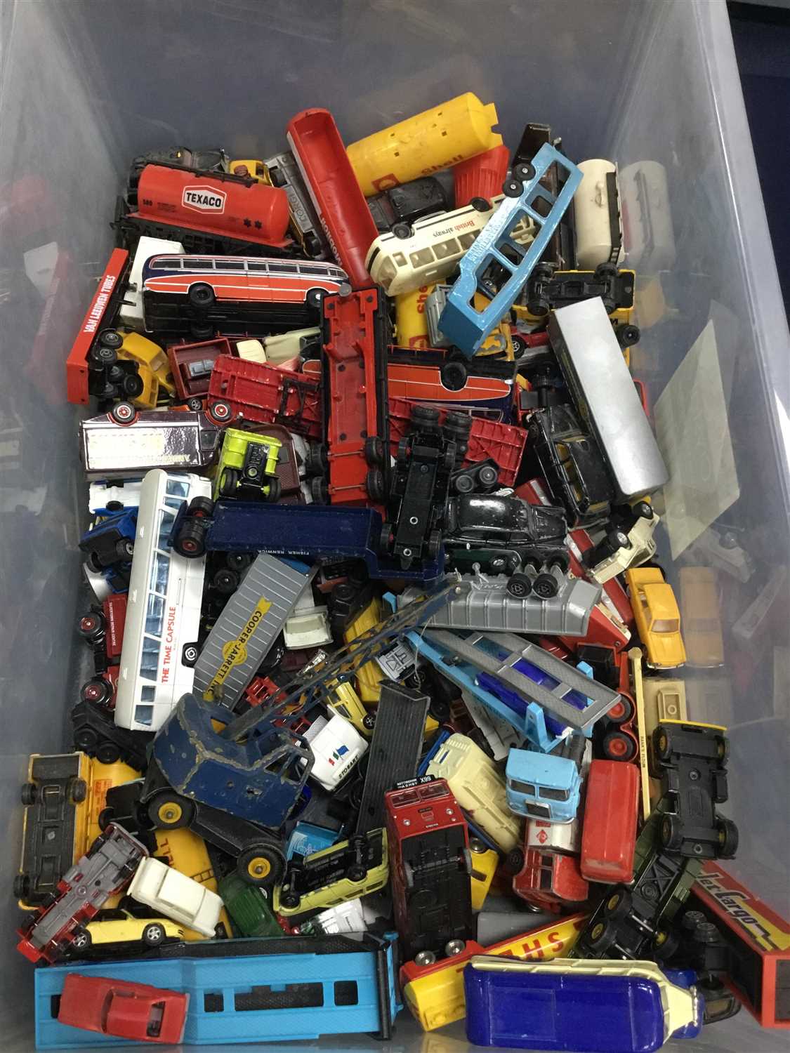 Lot 370 - A LOT OF VARIOUS DIE CAST VEHICLES