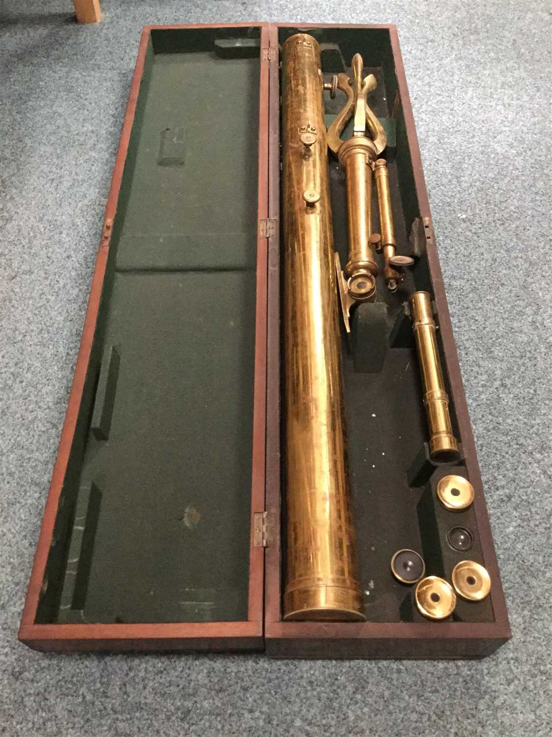 Lot 1427 - A VICTORIAN BRASS TELESCOPE BY S. P. COHEN OF GLASGOW
