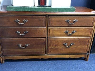 Lot 62 - A MAHOGANY CHEST OF DRAWERS