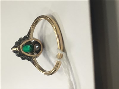 Lot 211 - AN EARLY 20TH CENTURY GEM AND DIAMOND RING